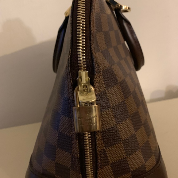 Authentic Louis Vuitton Damier Alma Bag-SAlE Price!! - Picture 2 of 7